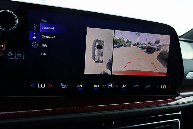 Used 2024 Chevrolet Traverse Z71 image 4