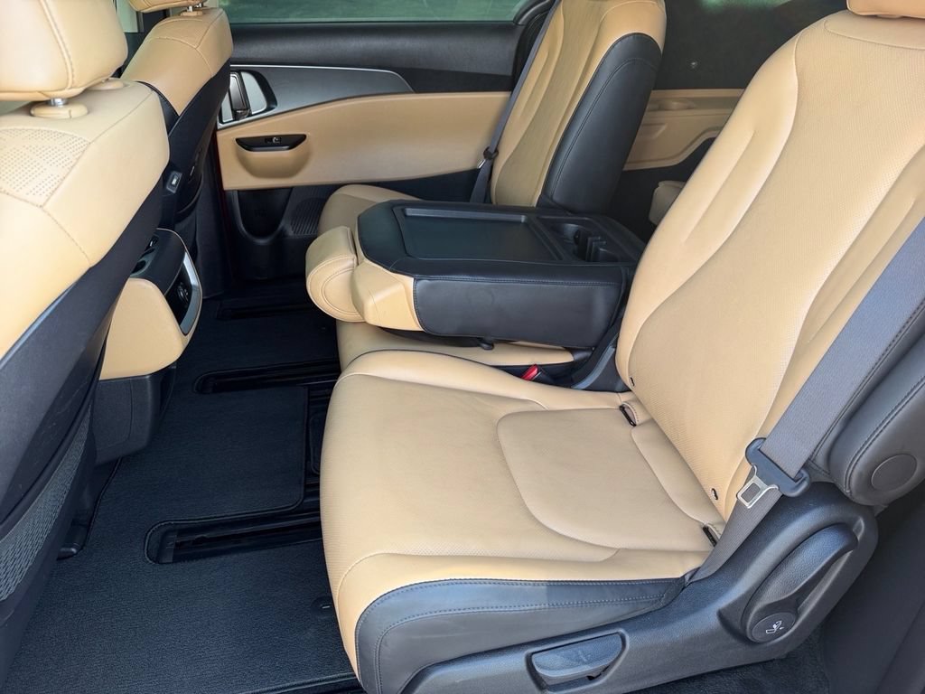 Used 2024 Kia Carnival LX FWD image 14
