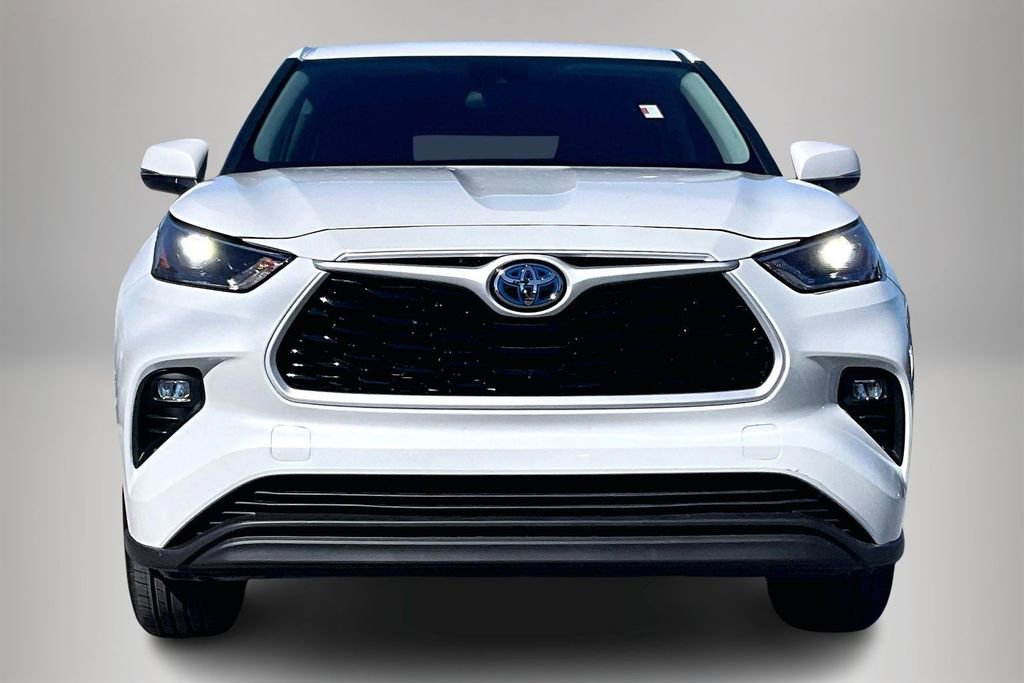 Used 2022 Toyota Highlander LE image 3