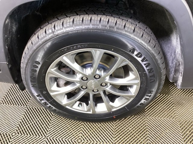 Used 2020 Jeep Cherokee Latitude Plus w/ Cold Weather Group image 8