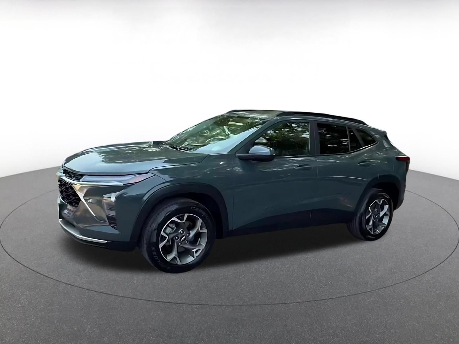 Used 2025 Chevrolet Trax LT FWD image 8