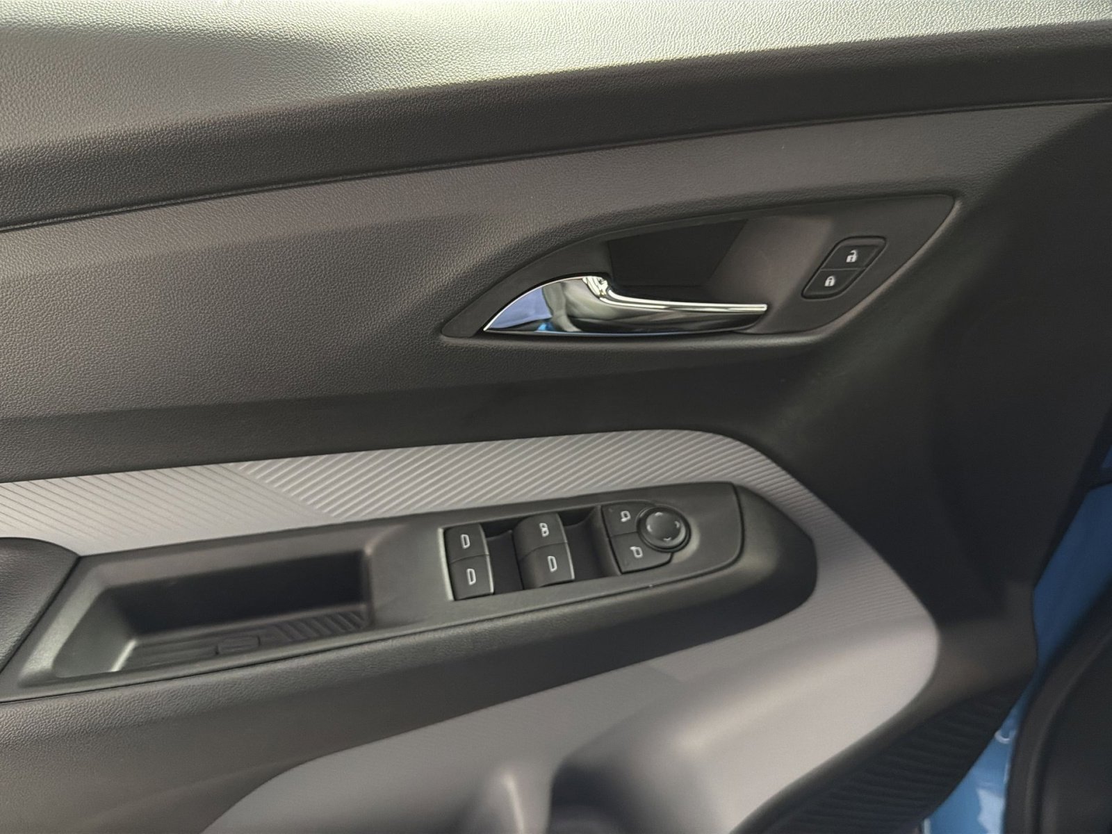 New 2027 Chevrolet Bolt LT w/ Comfort Package FWD image 15
