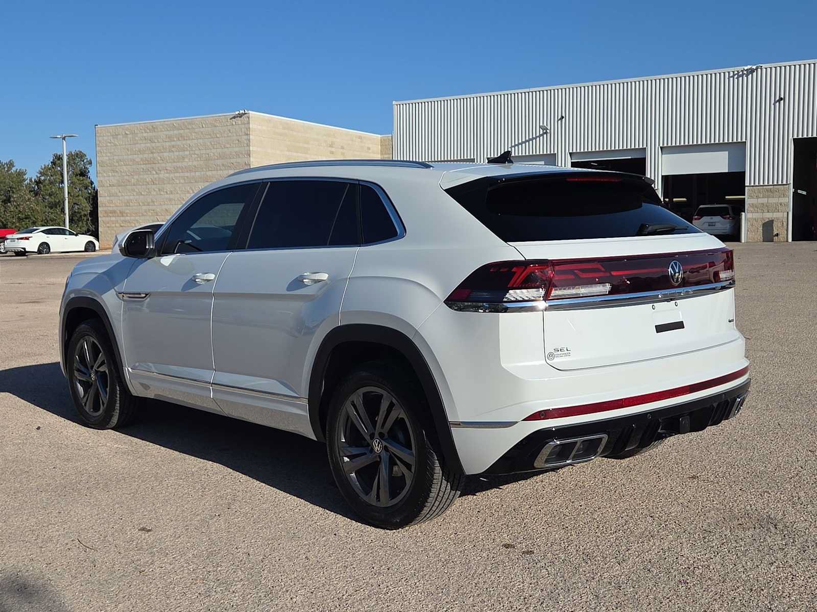 Used 2024 Volkswagen Atlas Cross Sport SEL R-Line AWD/4WD image 6