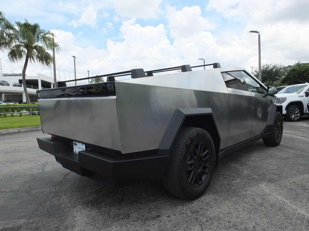 Used 2025 Tesla Cybertruck AWD Crew Cab image 8