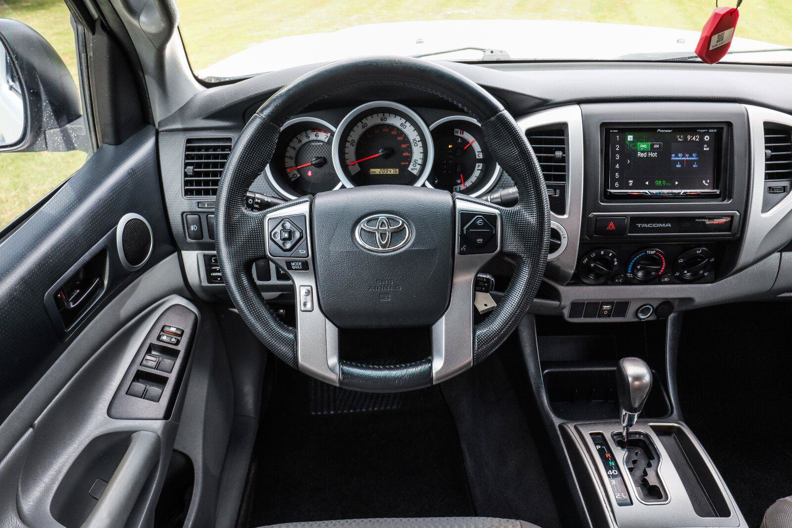 Used 2015 Toyota Tacoma 4x4 Double Cab w/ SR5 Package image 20