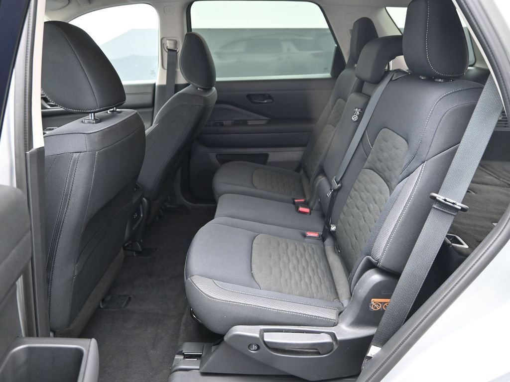 Used 2025 Nissan Pathfinder SV AWD/4WD image 13