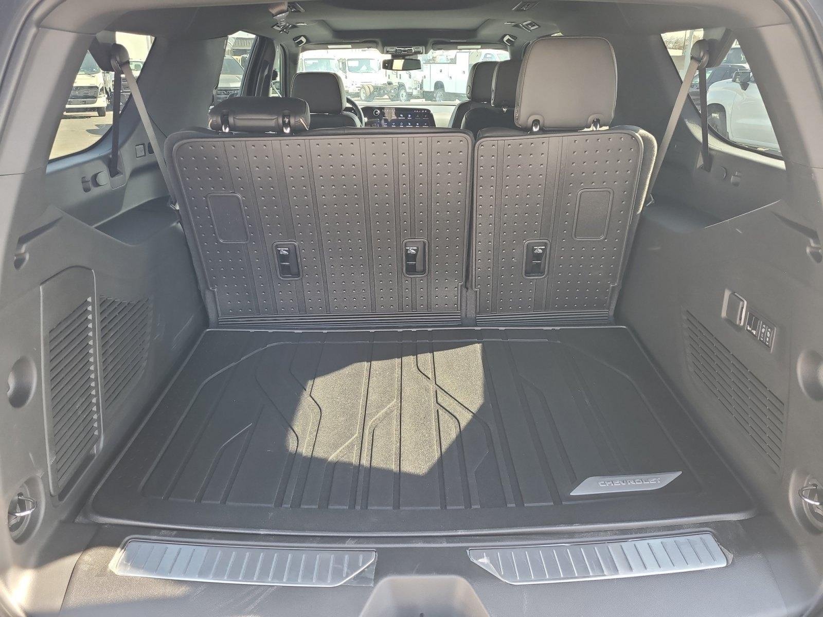 New 2026 Chevrolet Suburban Premier w/ Sun And Tow Package AWD/4WD image 27