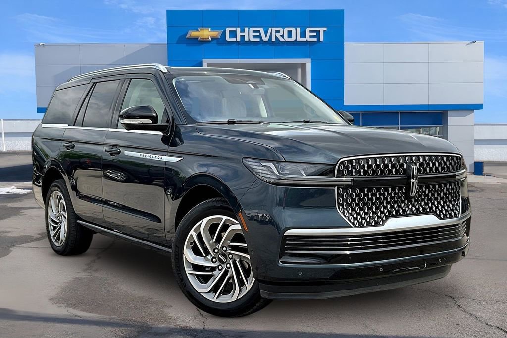 Used 2025 Lincoln Navigator Reserve image 11
