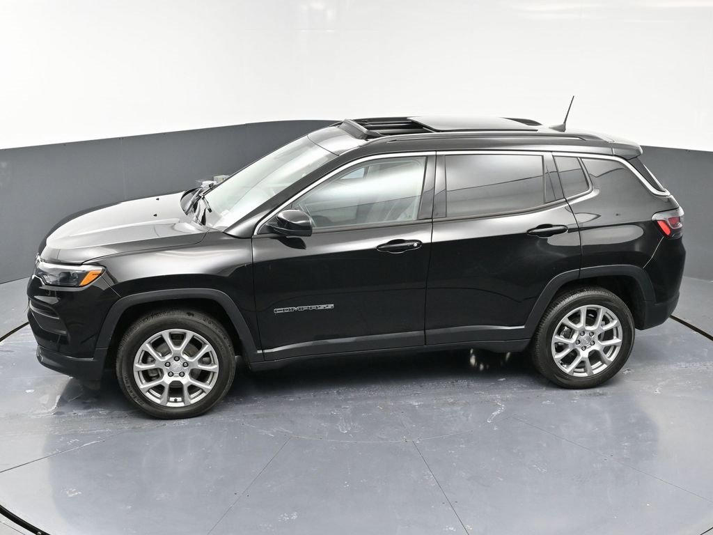 Used 2022 Jeep Compass Latitude w/ Sun and Sound Group image 46