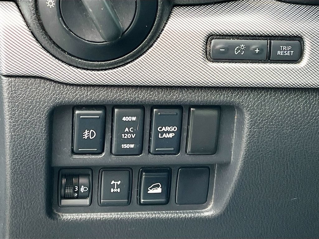 Used 2018 Nissan Titan PRO-4X w/ Pro-4x Convenience Package AWD/4WD image 10