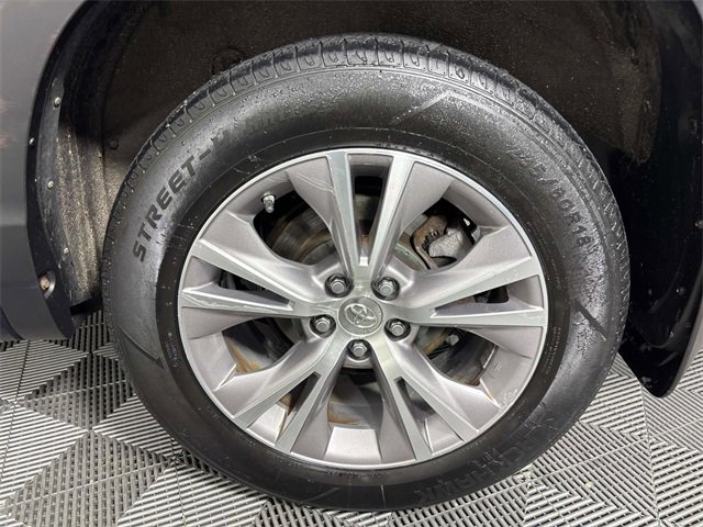 Used 2014 Toyota Highlander XLE image 28