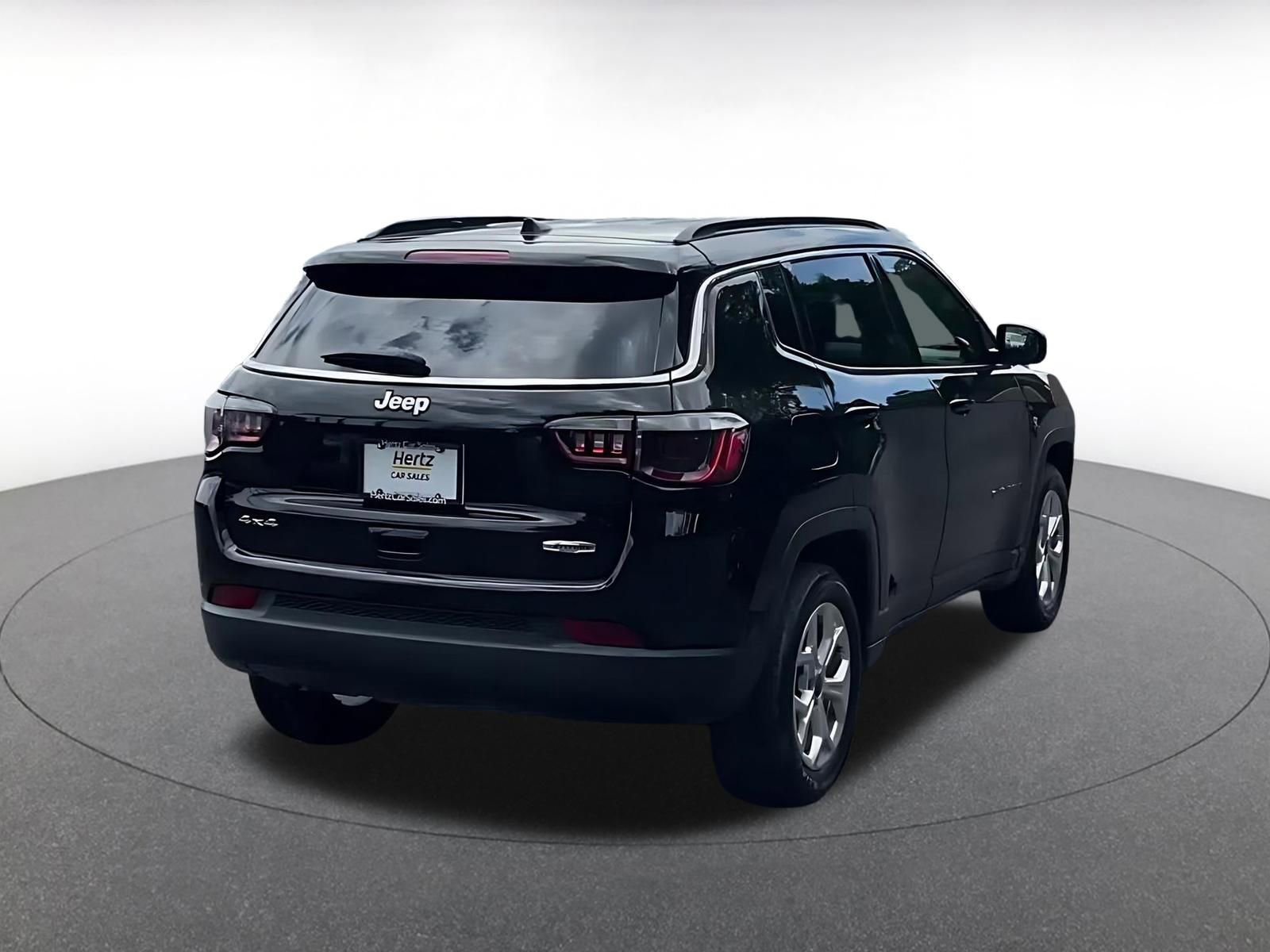 Used 2025 Jeep Compass Latitude AWD/4WD image 14