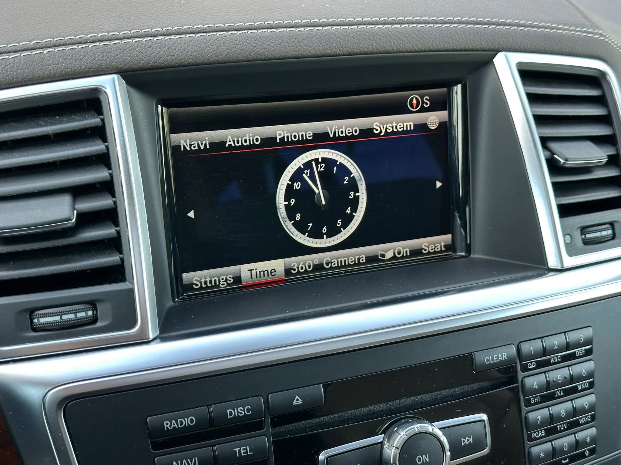 Used 2015 Mercedes-Benz GL 550 4MATIC image 37