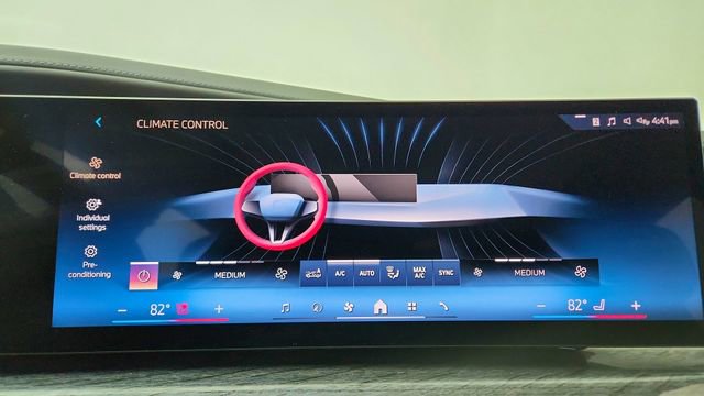 Used 2025 BMW 740i xDrive image 46