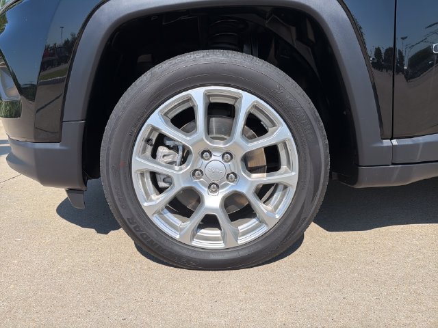 Used 2024 Jeep Compass Latitude AWD/4WD image 9