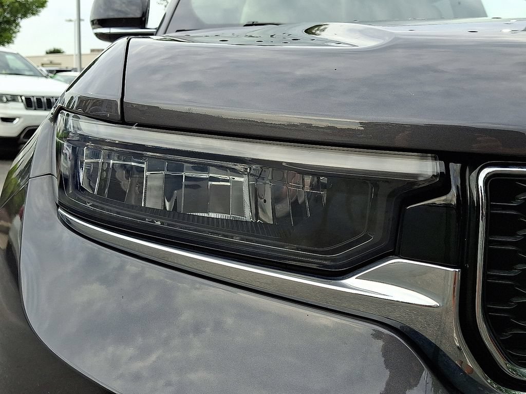 Used 2023 Jeep Grand Cherokee L Limited AWD/4WD image 9