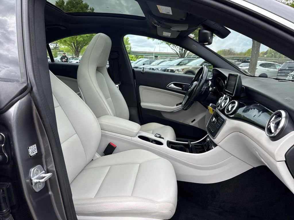 Used 2014 Mercedes-Benz CLA 250 4MATIC image 31