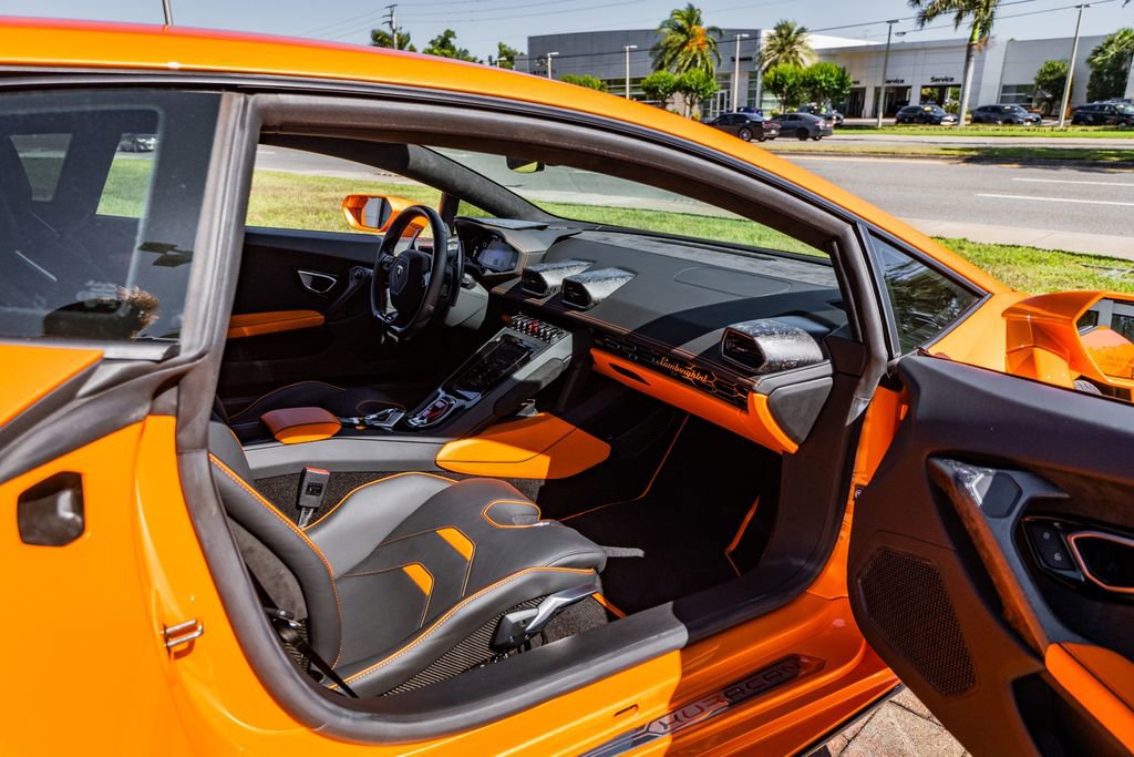 Used 2021 Lamborghini Huracan EVO RWD image 32