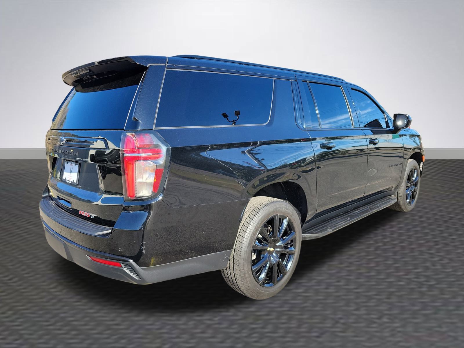 Used 2023 Chevrolet Suburban RST image 5