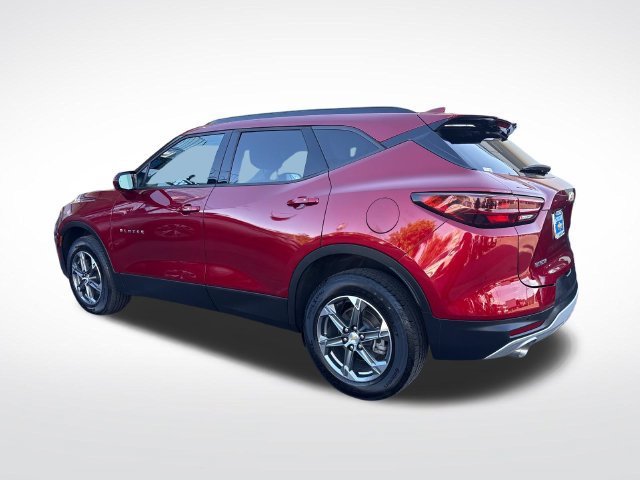 Used 2025 Chevrolet Blazer LT w/ Convenience Package FWD image 3