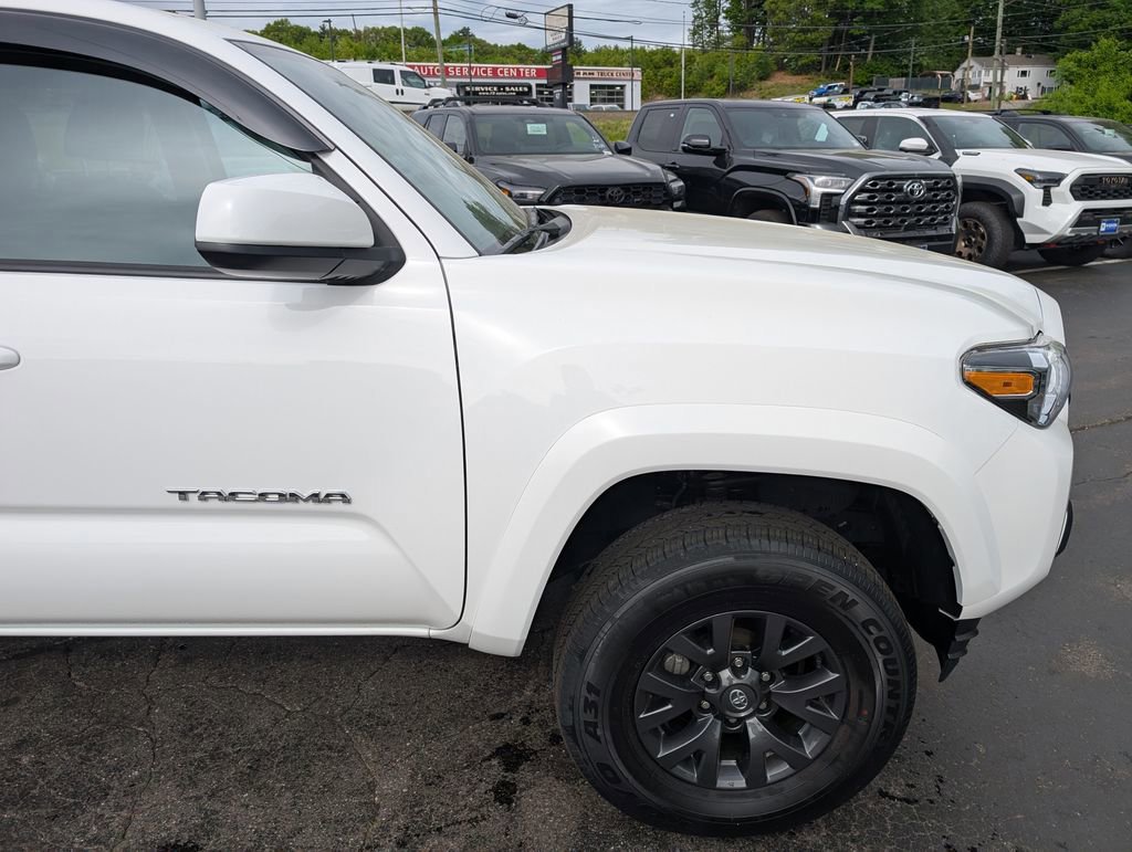 Certified 2023 Toyota Tacoma SR5 AWD/4WD image 10