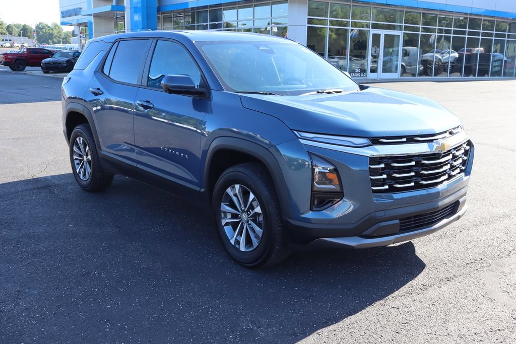 Used 2026 Chevrolet Equinox LT w/ Safety and Technology Package FWD image 2
