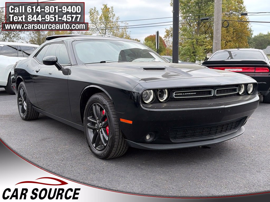 Used 2019 Dodge Challenger SXT AWD/4WD image 3