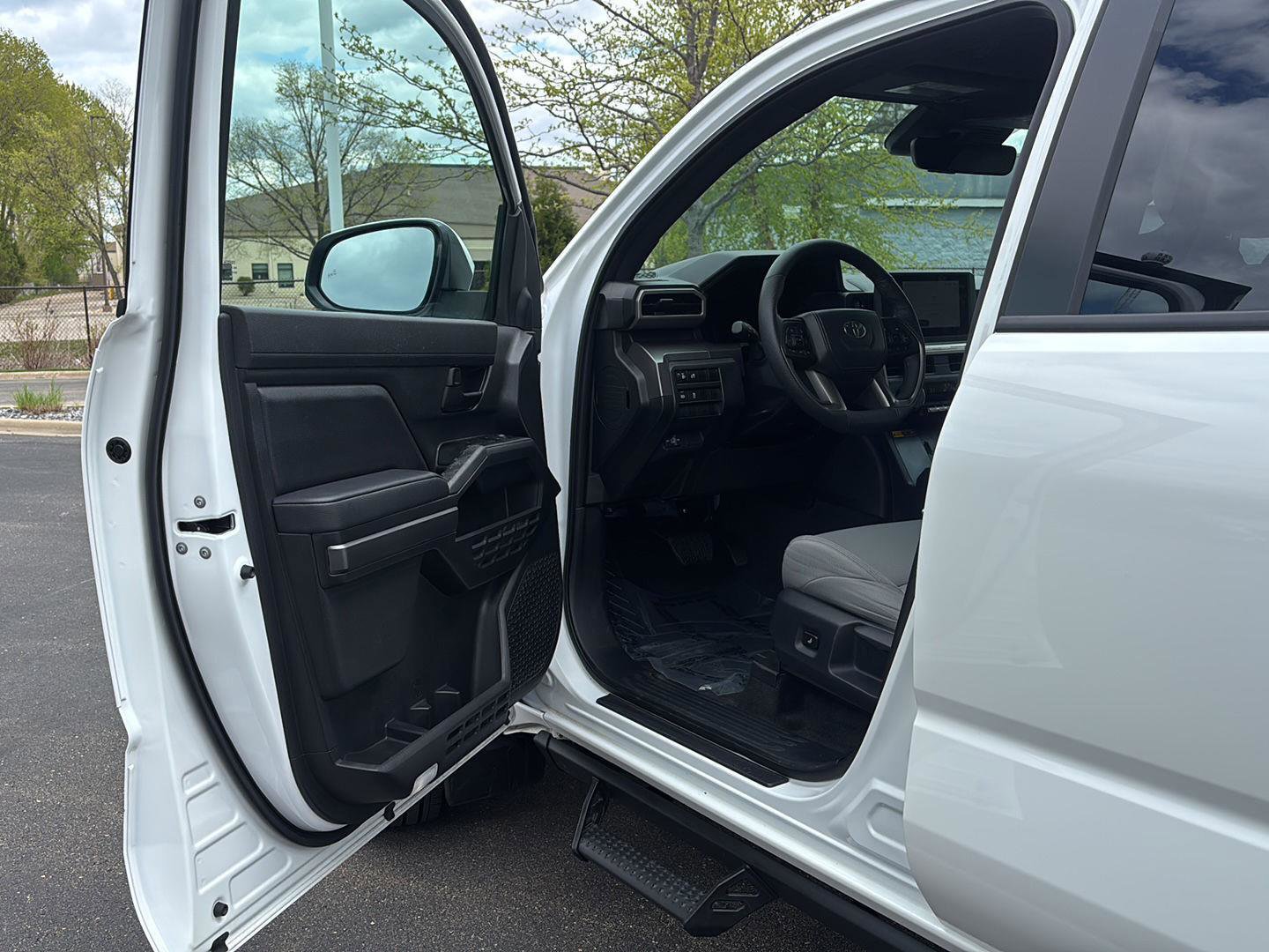Used 2025 Toyota Tacoma SR5 AWD/4WD image 2