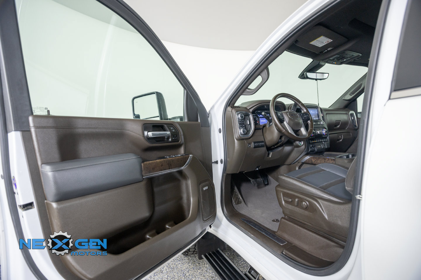Used 2023 GMC Sierra 2500 Denali w/ Denali Ultimate Package AWD/4WD image 10