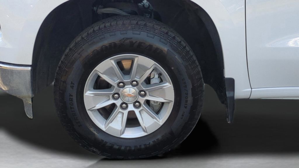 Used 2025 Chevrolet Silverado 1500 LT RWD image 26