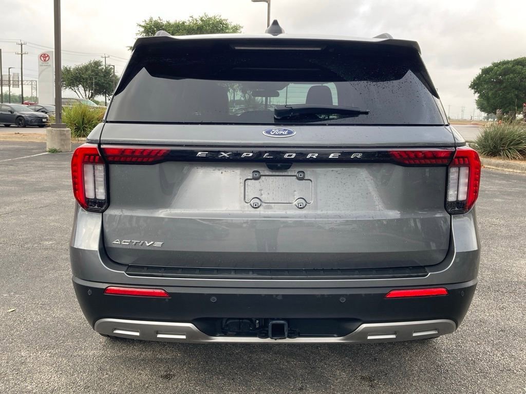 Used 2025 Ford Explorer Active w/ Active Comfort Package image 6
