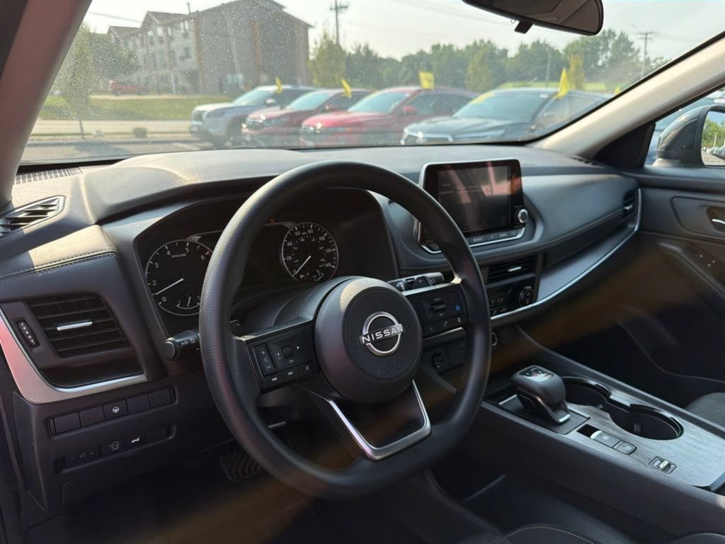 Used 2024 Nissan Rogue SV FWD image 16