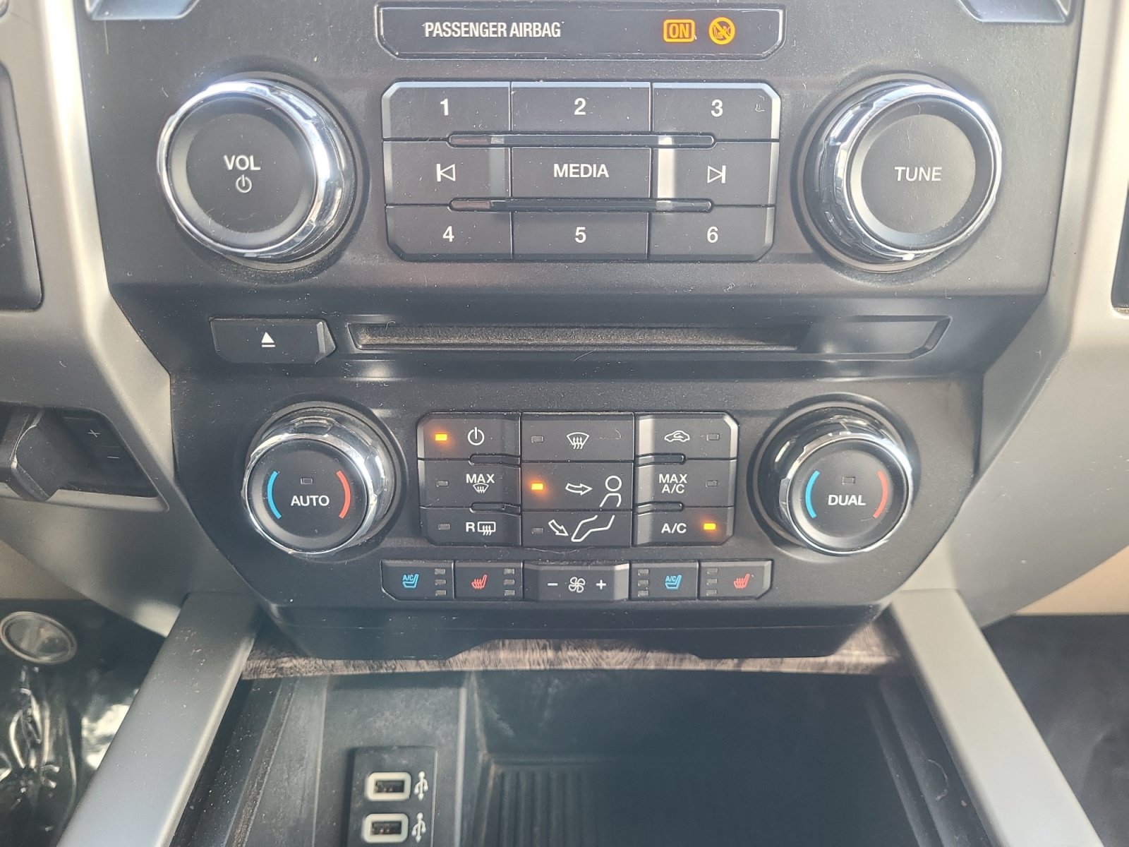 Certified 2017 Ford F250 Lariat w/ Chrome Package AWD/4WD image 31