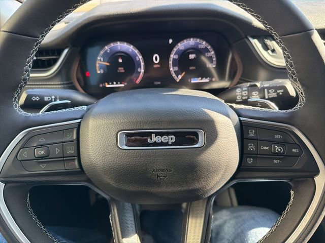 New 2025 Jeep Grand Cherokee Altitude image 11