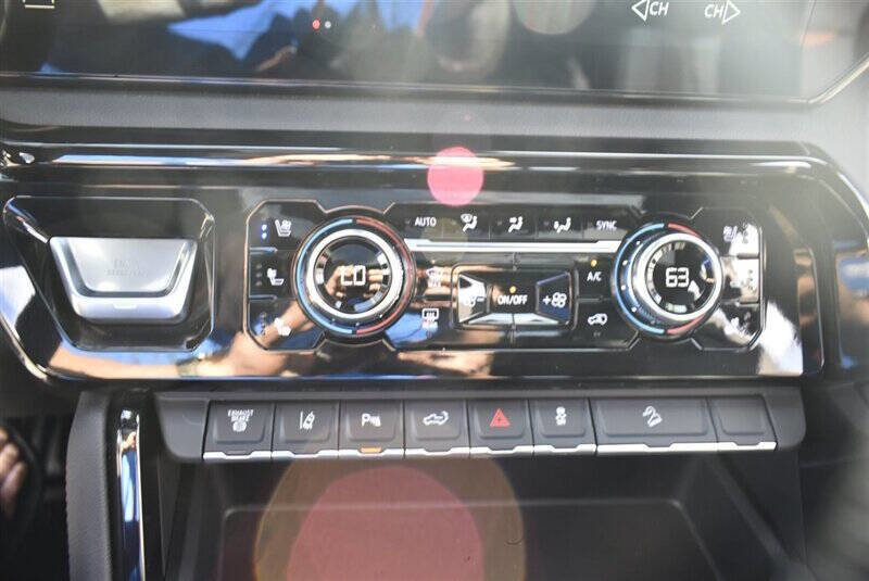 Used 2025 GMC Sierra 3500 AT4 w/ AT4 Premium Plus Package image 23