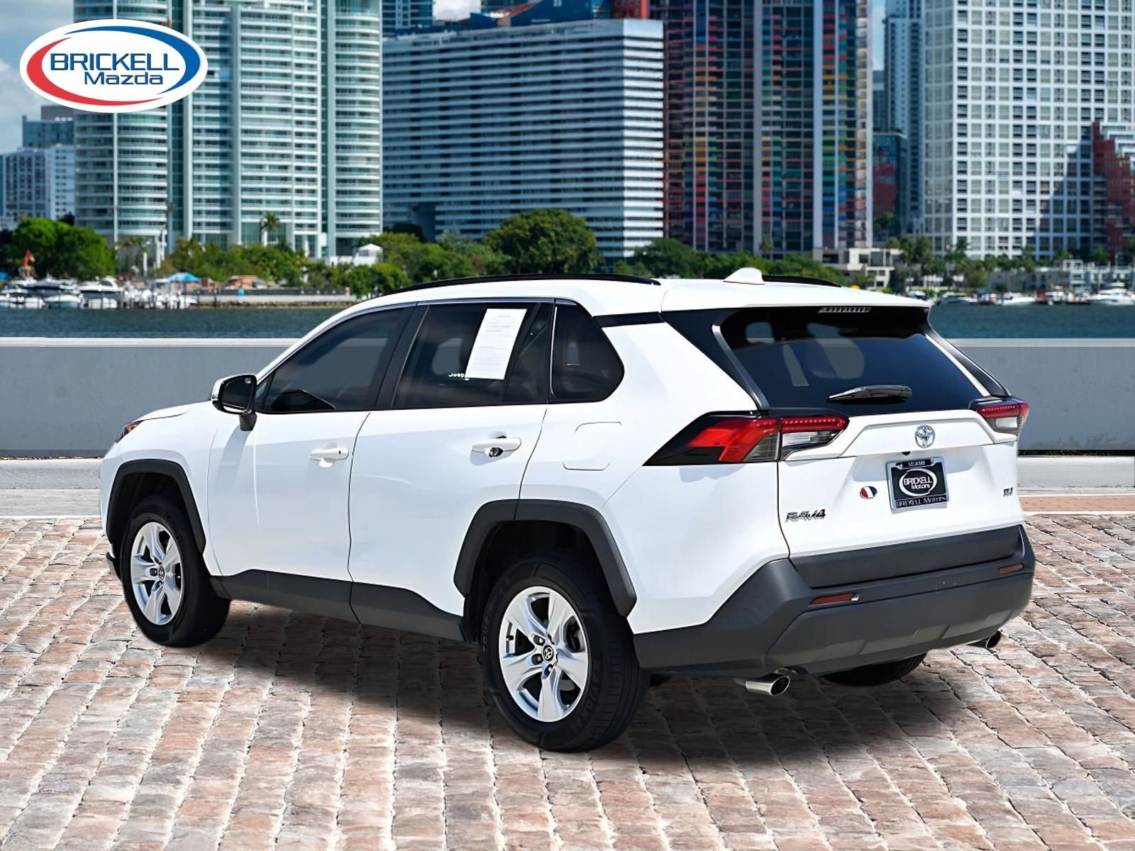 Used 2021 Toyota RAV4 XLE w/ Convenience Package FWD image 7