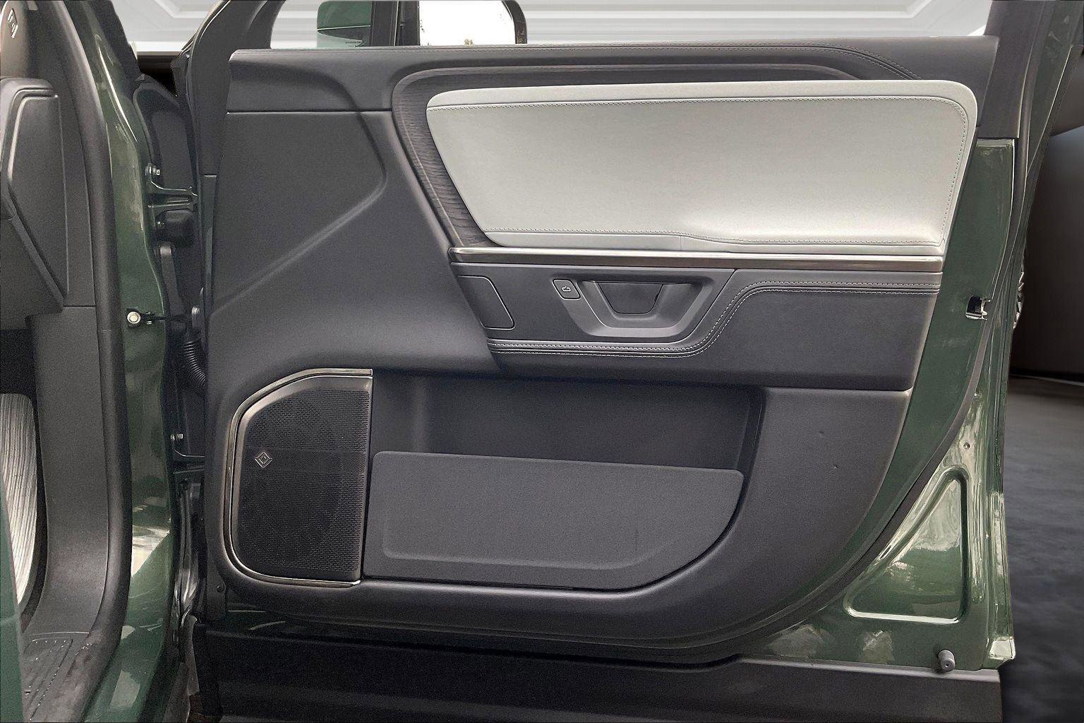 Used 2025 Rivian R1T Adventure image 19