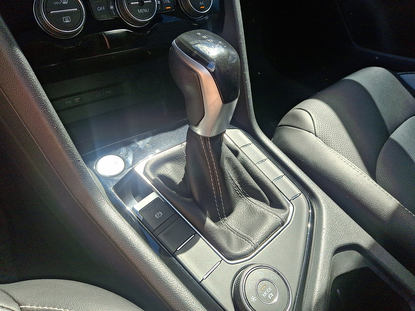Certified 2022 Volkswagen Taos SEL image 15