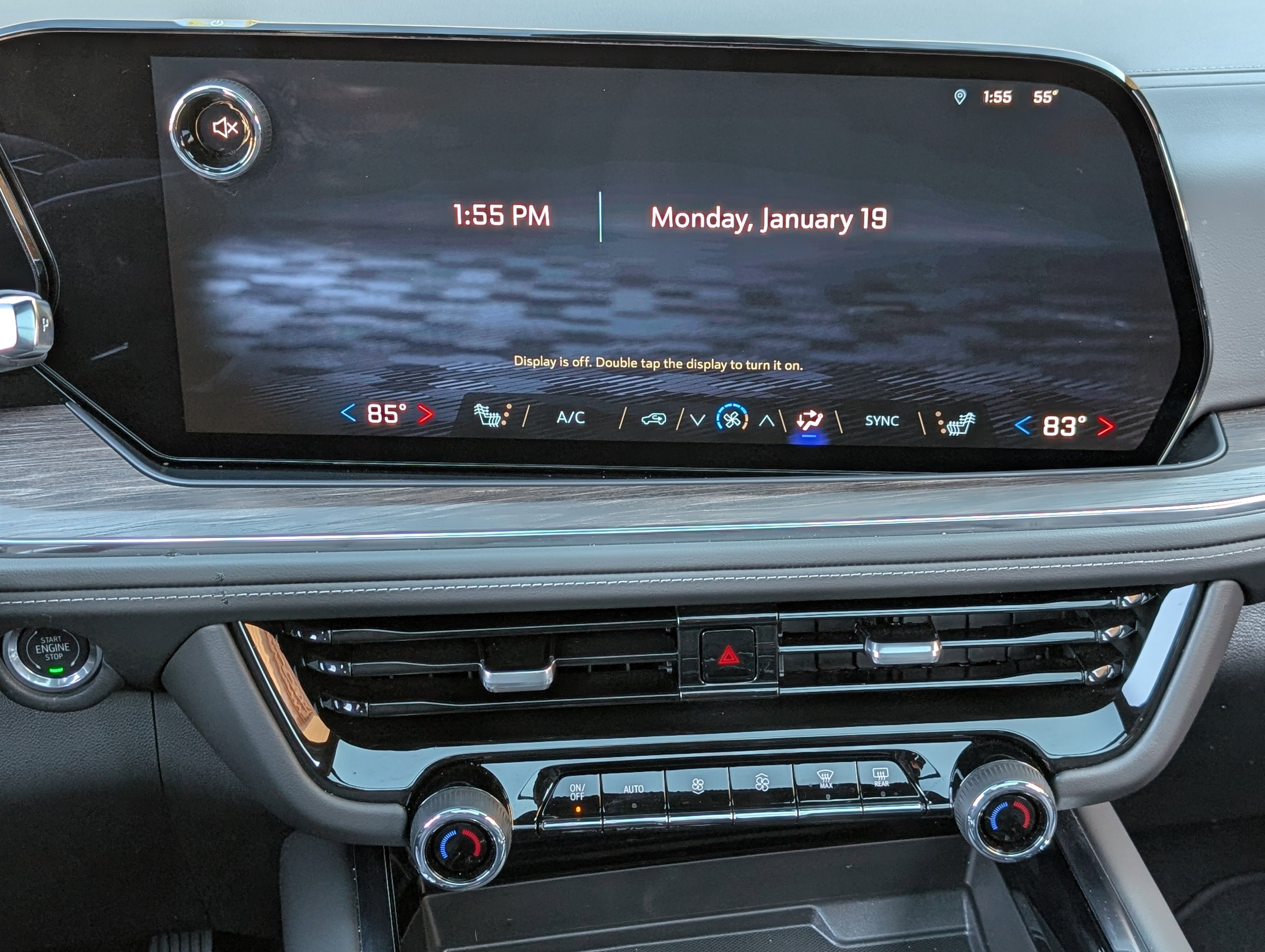 Used 2025 Chevrolet Suburban Z71 w/ Comfort Package image 27