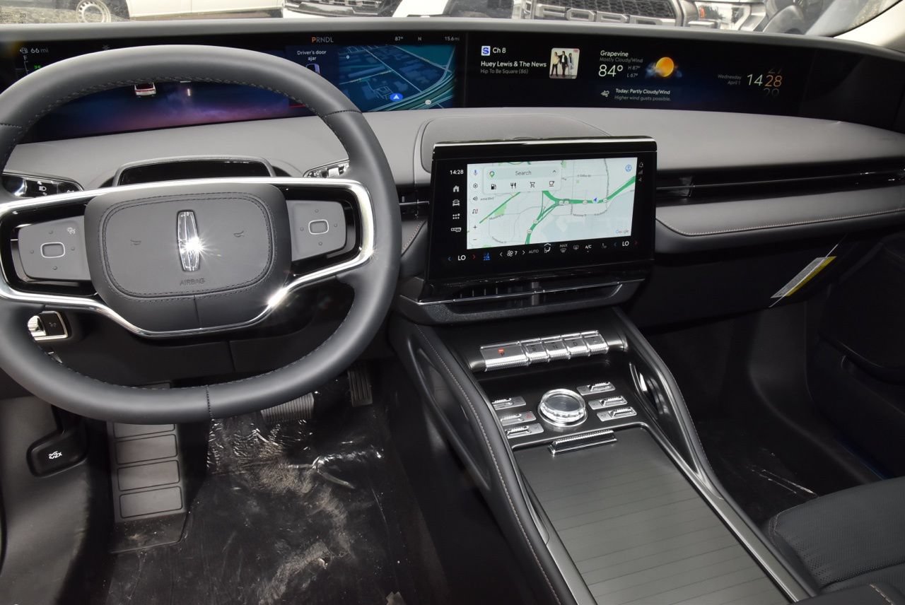 New 2026 Lincoln Nautilus Reserve w/ Jet Appearance Package AWD/4WD image 32