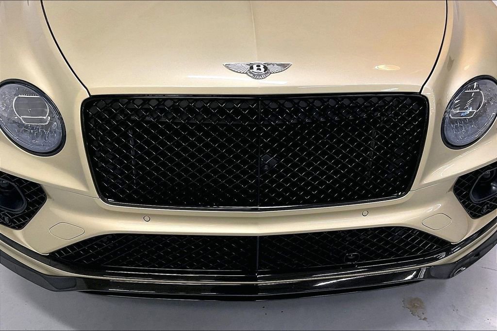 Used 2023 Bentley Bentayga image 32