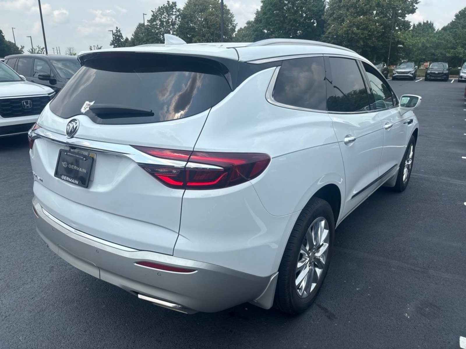 Used 2020 Buick Enclave Premium w/ Sun and Sites Package FWD image 13