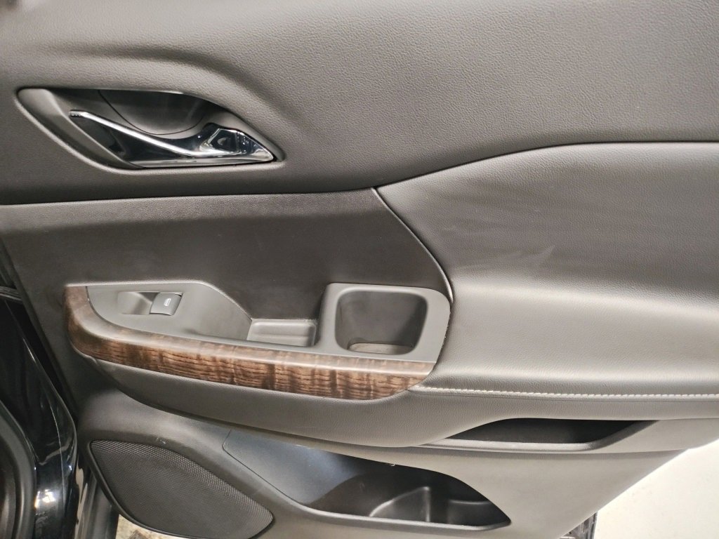 Used 2022 GMC Acadia Denali w/ Denali Ultimate Package image 15