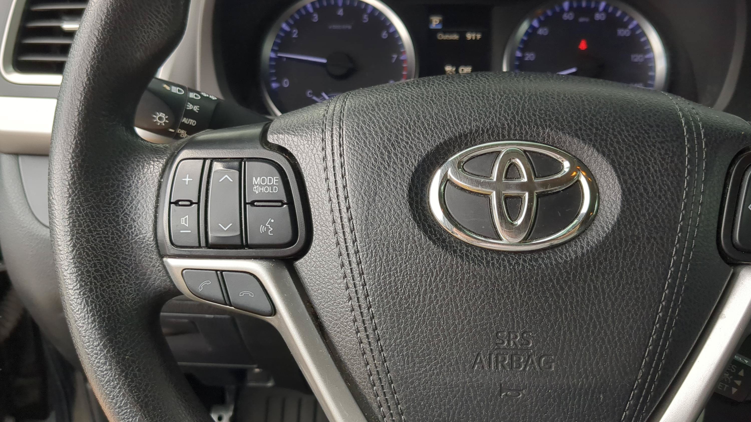 Used 2019 Toyota Highlander LE FWD image 13