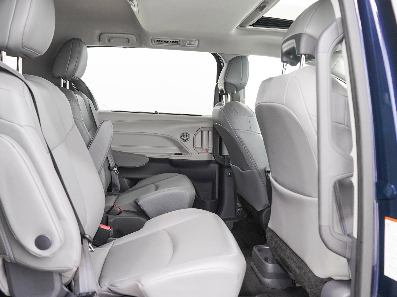 Used 2021 Toyota Sienna XLE w/ XLE Plus Package AWD/4WD image 14