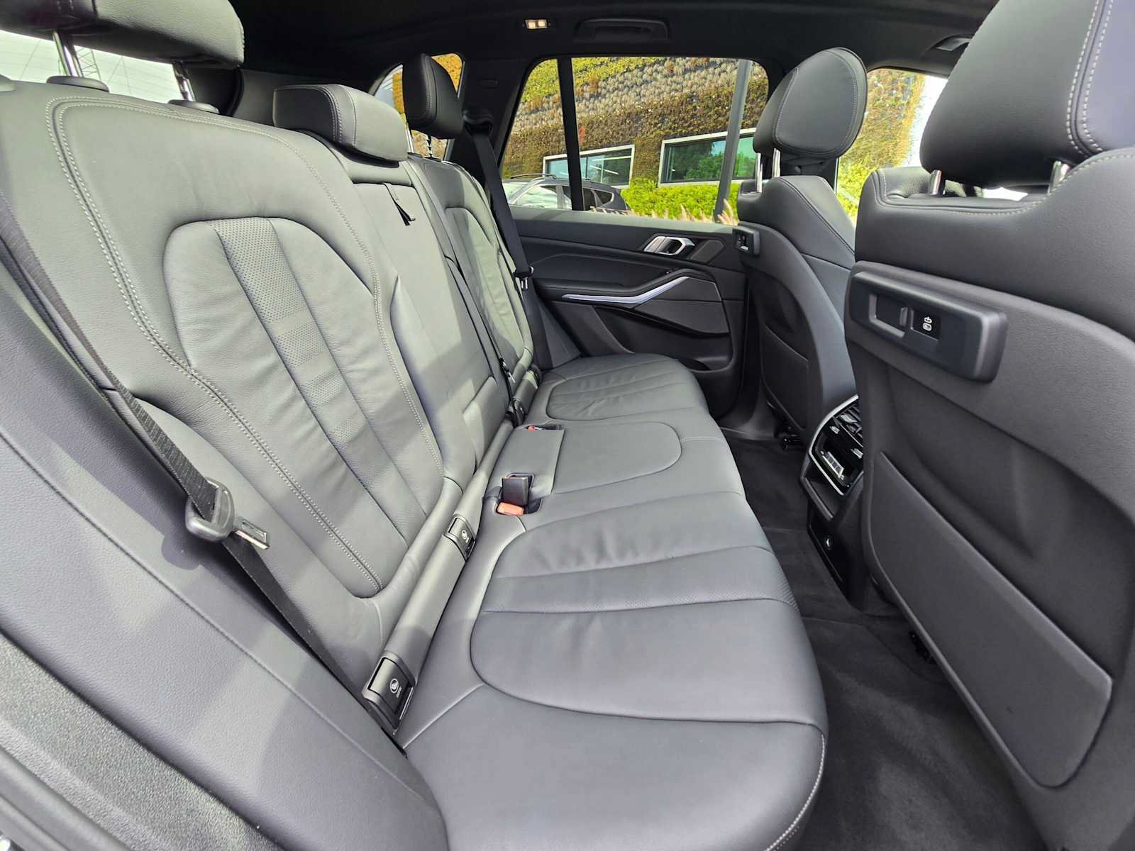 Used 2019 BMW X5 xDrive40i w/ M Sport Package AWD/4WD image 12