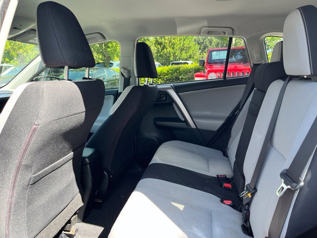 Used 2018 Toyota RAV4 LE AWD/4WD image 8