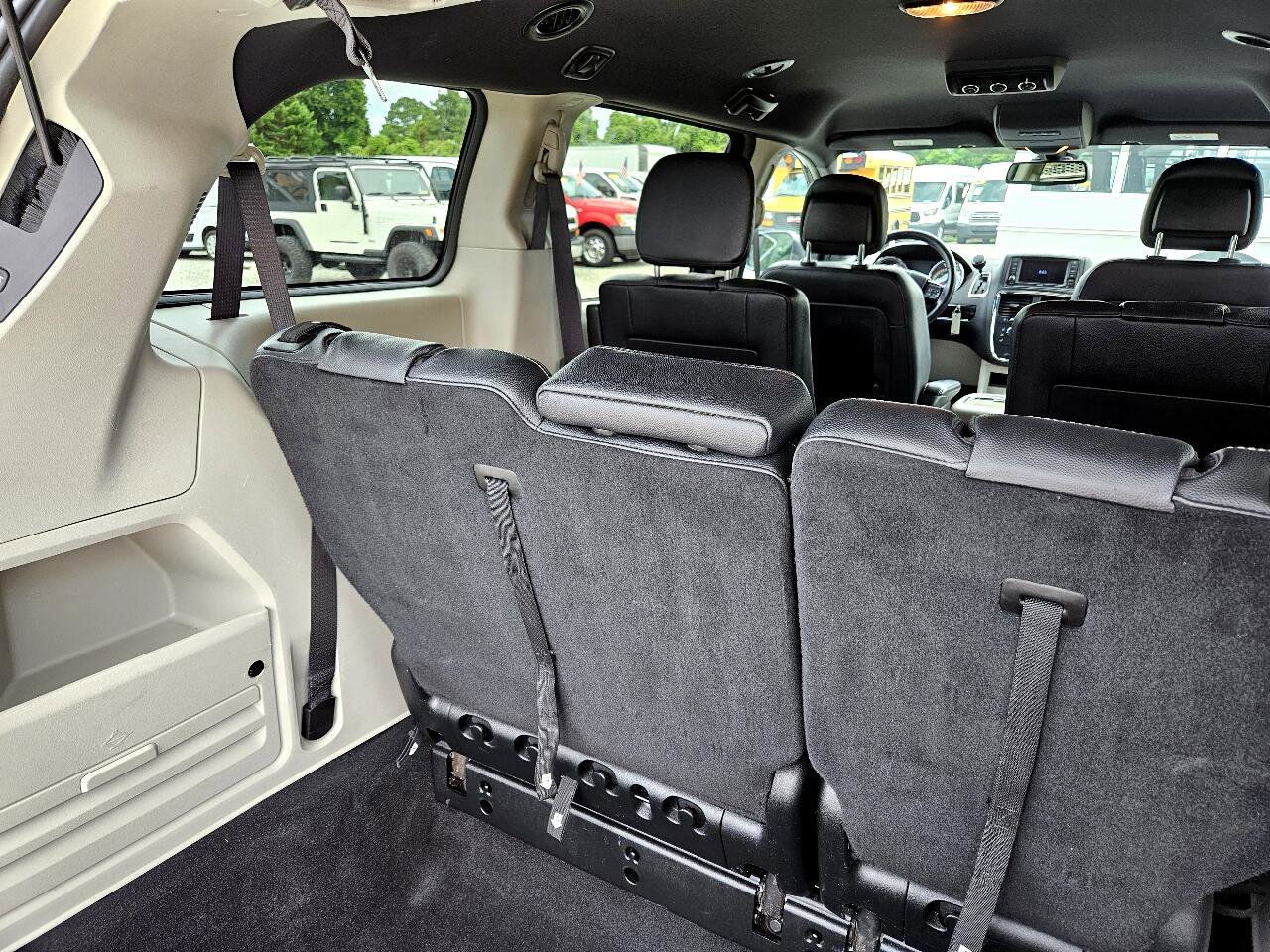 Used 2019 Dodge Grand Caravan SXT image 22