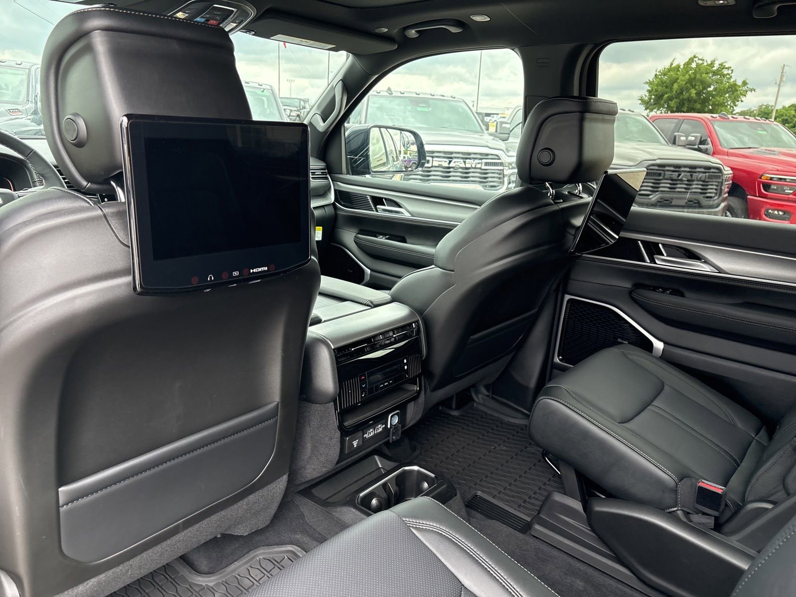New 2026 Jeep Grand Wagoneer Limited w/ Premium Group II AWD/4WD image 18