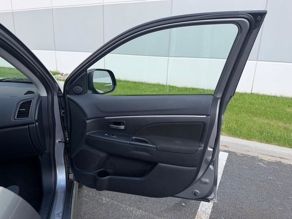 Used 2011 Mitsubishi Outlander Sport SE FWD image 13